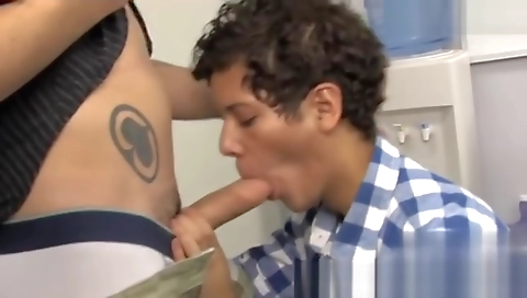 Chubby chick taking a dick in her mouth