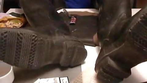 Hot blonde does sexy fucking in the car