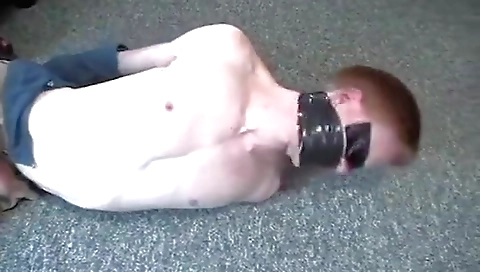 Sexy young girl gets fucked by a dildo machin clings