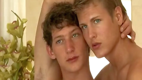 Sexy girlfriend gets her pussy pounded