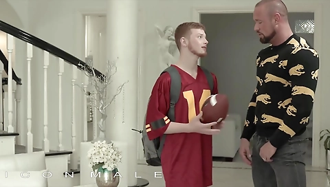 Perky-to bartender hunk cum contrs