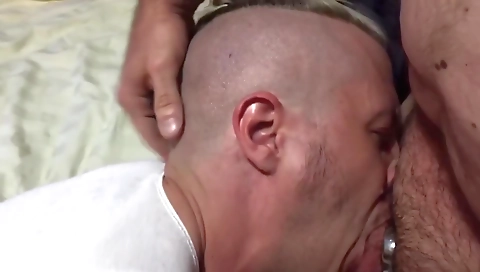 Married guy with a hot ass