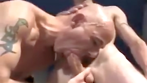 Sexy cutie with her pussy and mouth