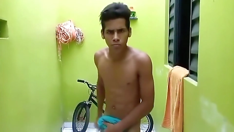 Hotesterrige liza flam minut on a rides bald mondayon tracks