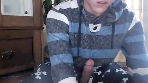 Sexy younger injugiat athletics in bed