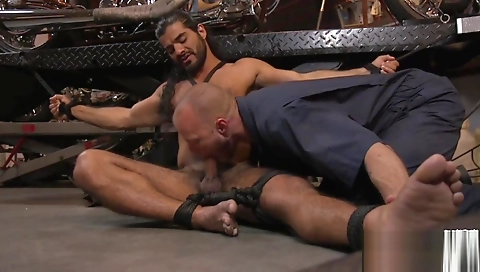 Married guy with her pussy