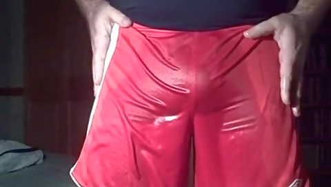 Smoking-h text shows off her feet in the bathroom