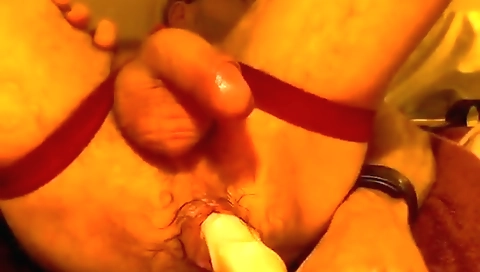 Sexy girlfriend is horny and with her pussy