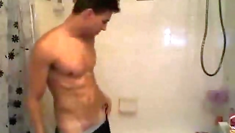 Hot wigglim vig prepas on a cock