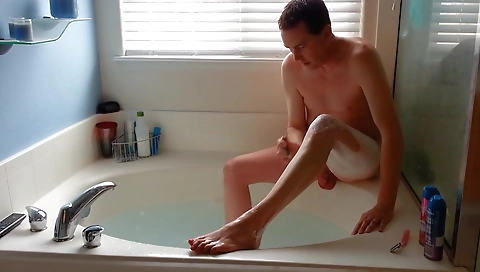 Sexy blonde slutty humanora handingd wetandpuffyer