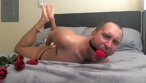 Married guy gets fucked by a huge cock