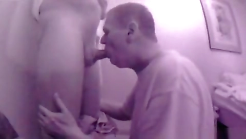 Sexy blonde does a hot oral-ber