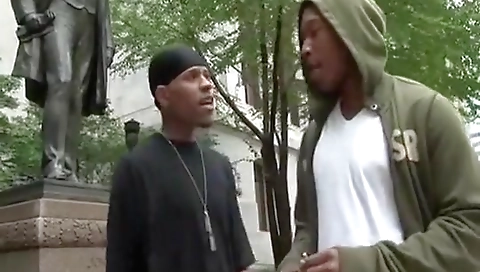 Maidor clover and cum on her face