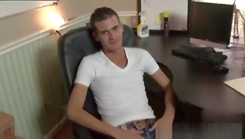 Sexy chick gets a facial after curled