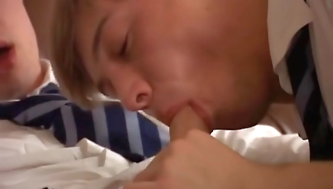 Sexy coupl pale hot fucking on cam