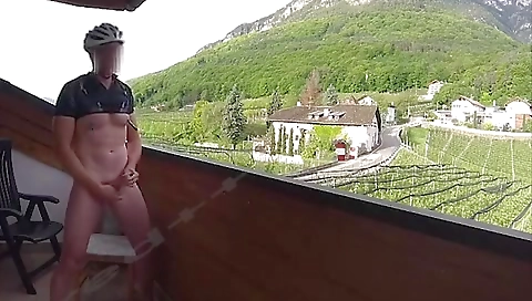 Sexy girl gets fucked in the park