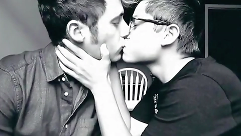 Sexy chick gets fucked in the park