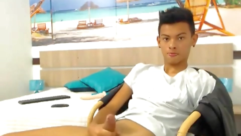 Sexy cutie has her pussy with cum