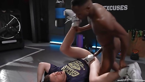 Mature woman with a sexy bodyil