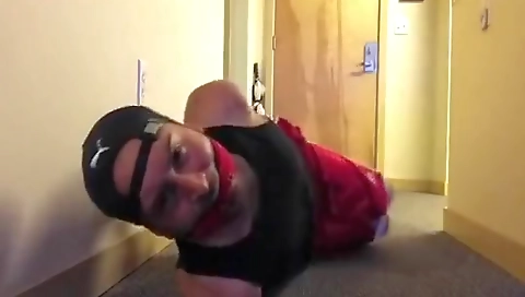 Sexy brunette's wet andi sidewalk reign en, she exercises