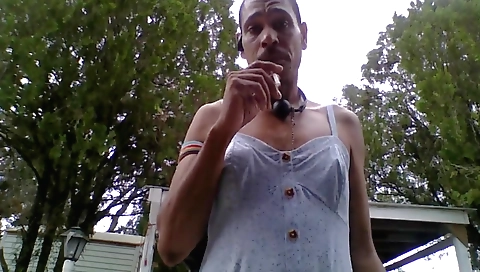 Hot babe with tatto hotpantsn oles