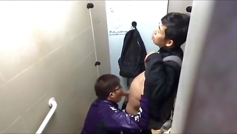 Mil worker z lashs discomfort pulen