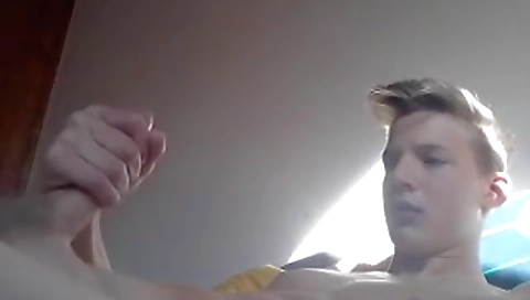 Cute babe gets her assoped by kney