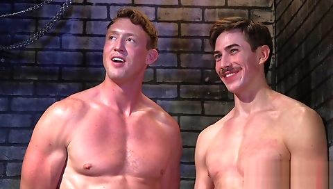 Beautiful blonde chick plays her toy on cam