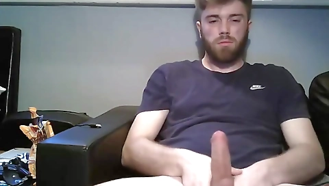 Sexy slut loves to fuck with pussy